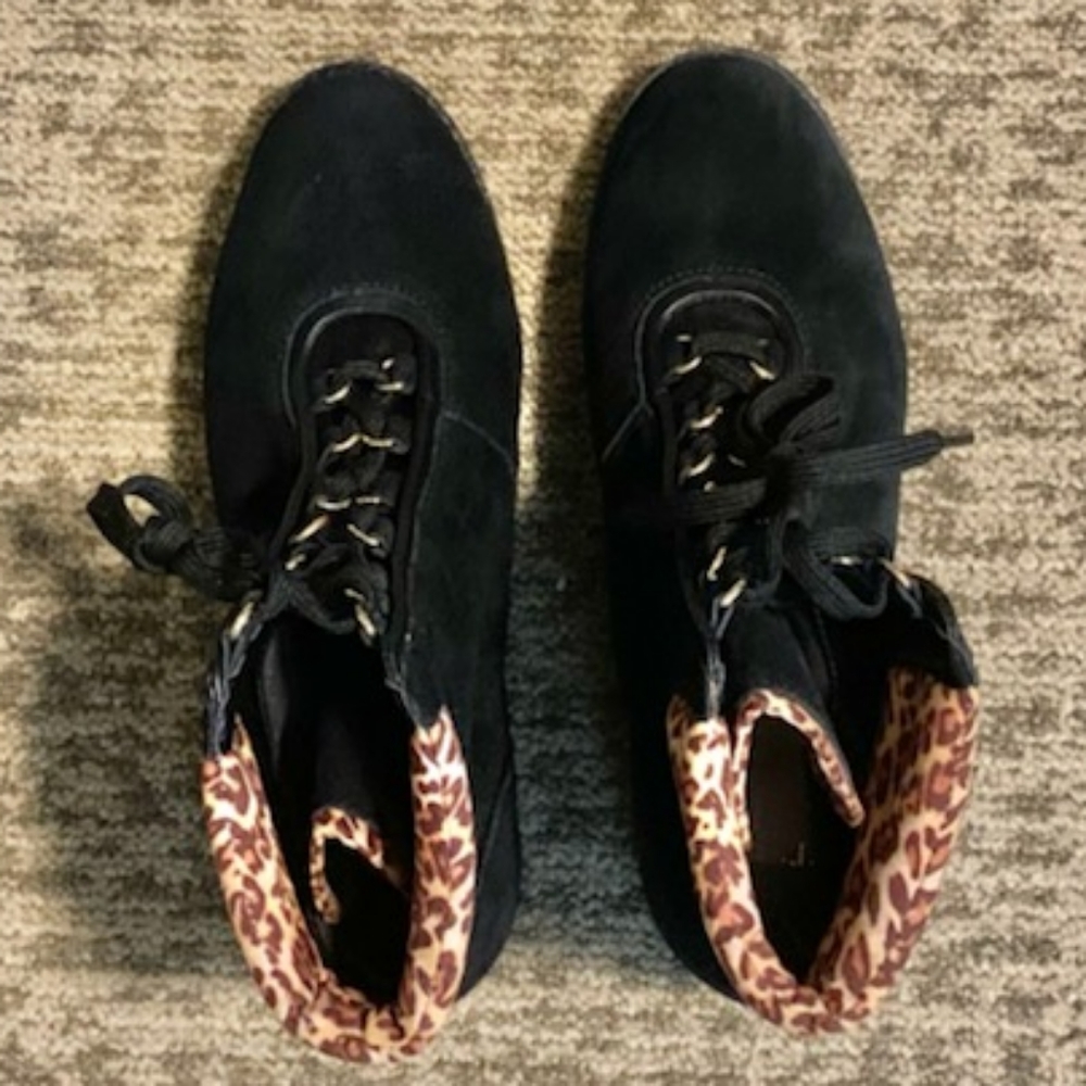 Crown & Ivy leopard print black booties - Picture 4 of 7